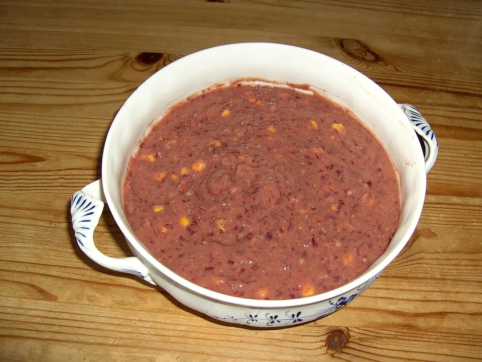 Bohnenmus mit Mais