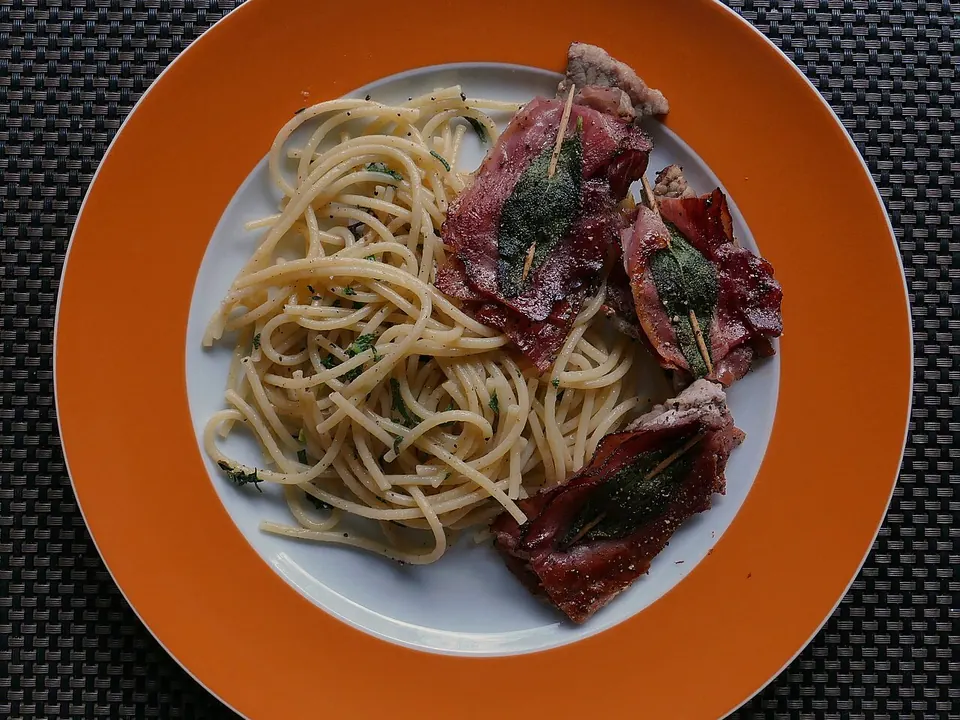 Saltimbocca mit Salbeispaghetti
