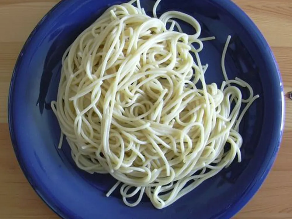 Spaghetti mit Tomatensoße