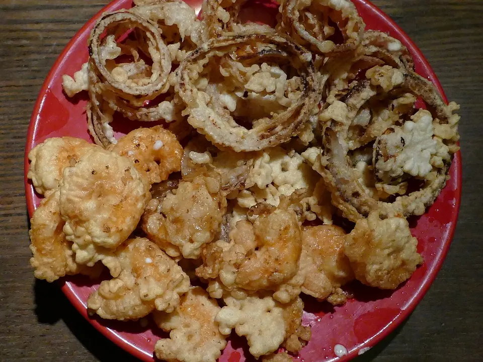 Zwiebel- und Garnelentempura